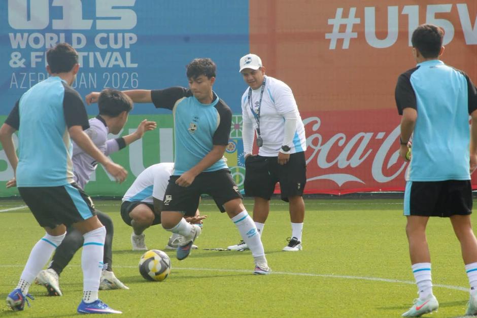 La Selección Sub-15 de Guatemala se entrena en Bakú, Azerbaiyán, antes del debut mundialista. (Foto: FFG)