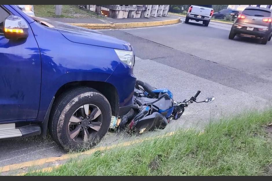 El accidente se reportó en la rotonda Las Flores. (Foto: vía Amilcar Montejo)