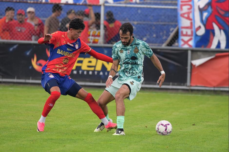 Rodrigo Saravia fue uno de los expulsados en el partido y no estará con los rojos para el clásico. (Foto: Karla Santiago / Colaboradora)