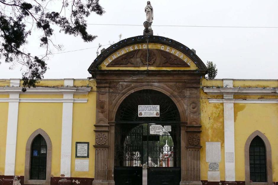 Así luce la entrada principal al Cementerio General de Xela. (Foto: Rene Merlos)
