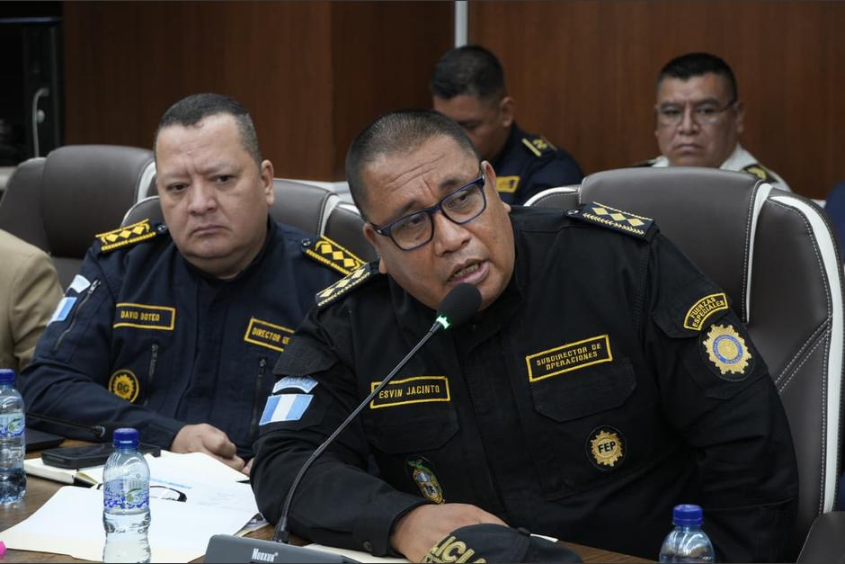 David Estuardo Custodio Boteo —izquierda— y Esvin Jacinto Quiché fueron destituidos de la Dirección General de la Policía Nacional Civil. (Foto: Archivo / Soy502) 