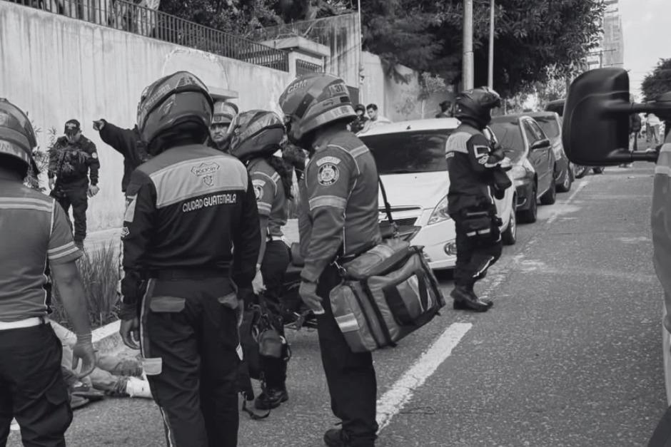 Un hombre fue trasladado a un centro asistencial mientras que el otro quedó sin vida en la escena del crimen. (Foto: CMB)