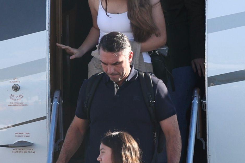 Flávio Bolsonaro llegó a Florida junto a su familia tras denunciar fraude en las elecciones de Brasil. (Foto: AFP)