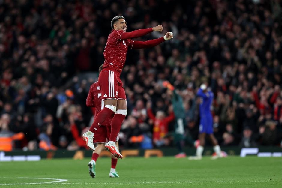 Los reds festejaron la clasificación en Anfield tras un sufrido partido ante los blues. (Foto: AFP)
