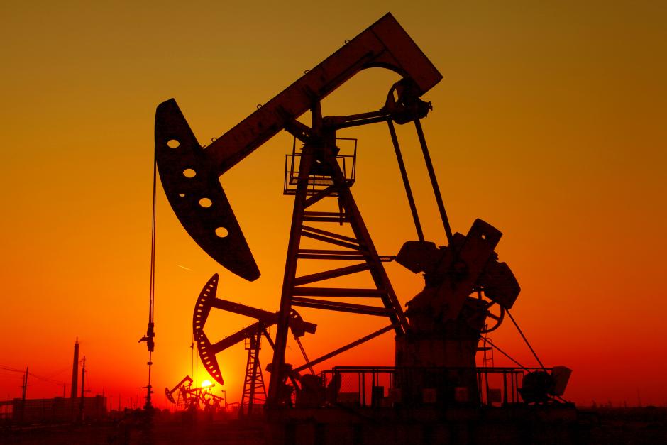 Guatemala no controla el precio del petróleo, pero sí puede decidir cómo absorber el golpe. (Foto: Canva/Soy502)