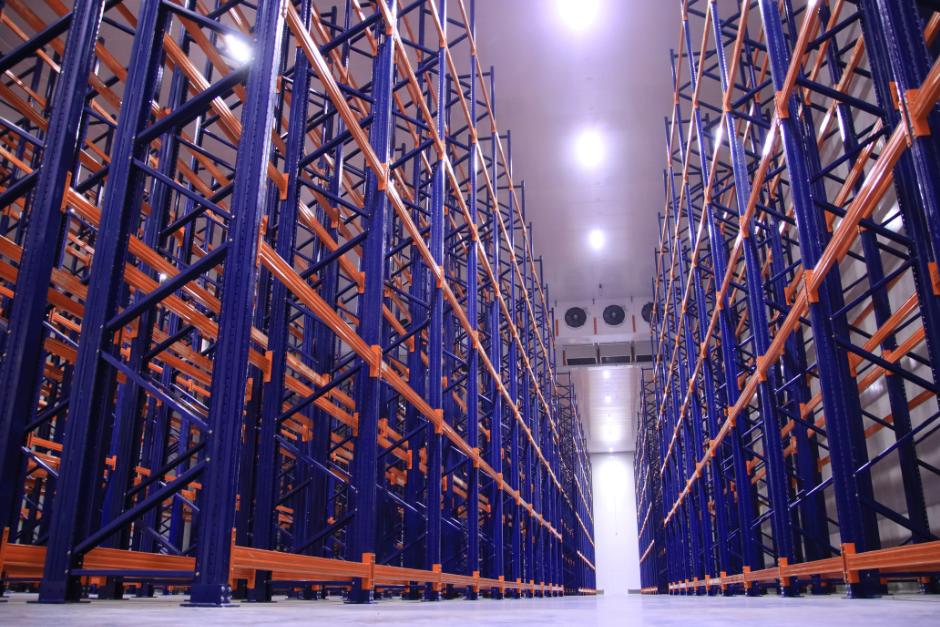 El área de bodega seca tiene 10 mil 500 ubicaciones de pallets con una capacidad de hasta 23.1 millones de libras. (Foto: Byron García/Colaboración)