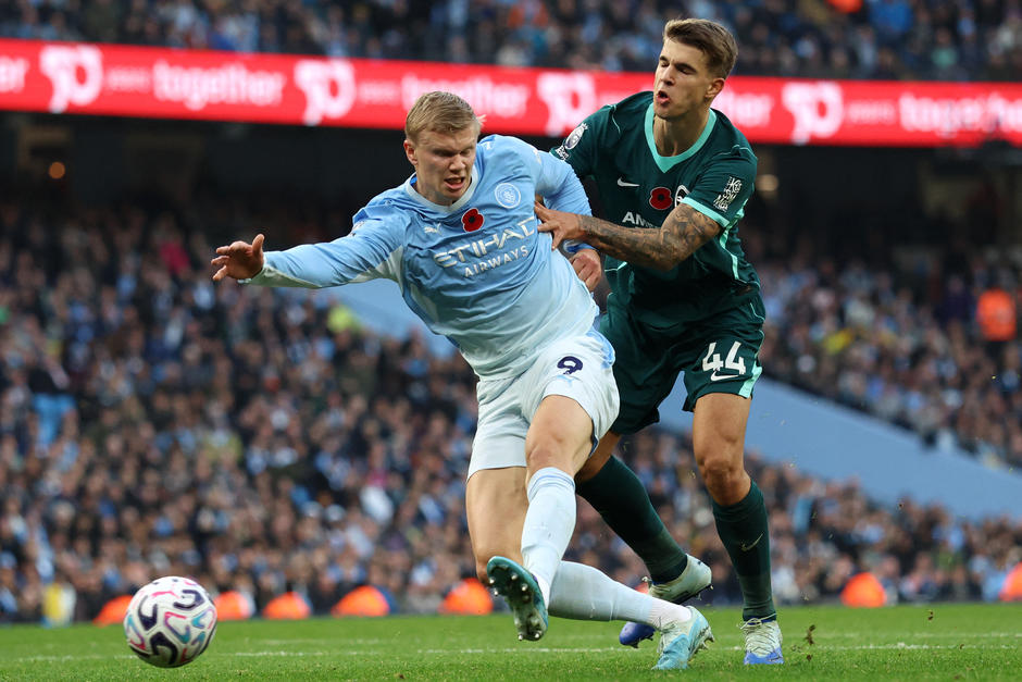 Haaland no pudo evitar la derrota del conjunto citizen en su propia cancha. (Foto: AFP) 