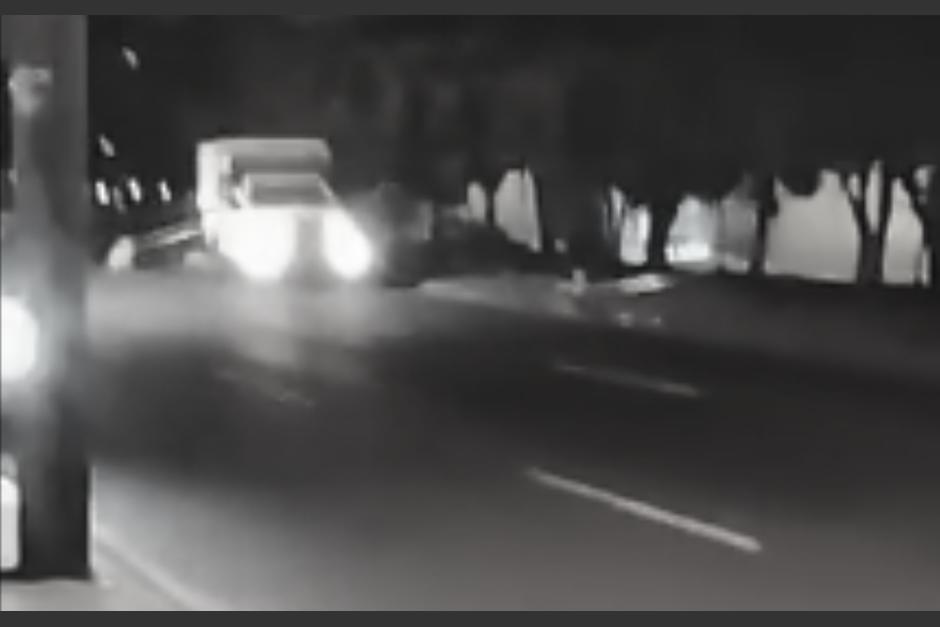 Un hombre murió tras un accidente de motocicleta en la zona 12. (Foto: captura de video)