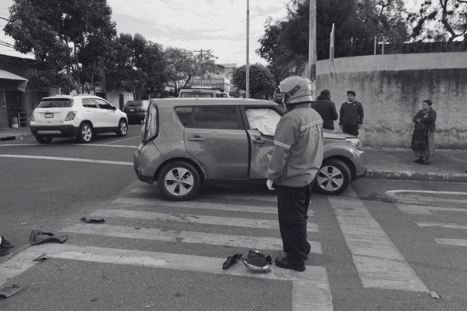 Un fallecido y un herido es el saldo del fatal accidente en la zona 11. (Foto: CBM)
