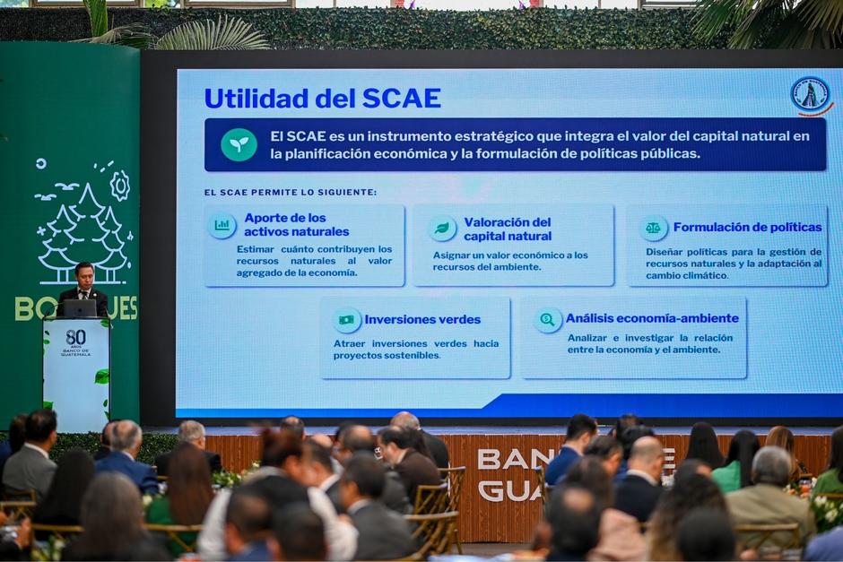 El Banco de Guatemala presentó el Sistema de Contabilidad Ambiental y Económica, que integra información sobre actividad productiva y recursos naturales. (Foto: Banguat / Soy502)