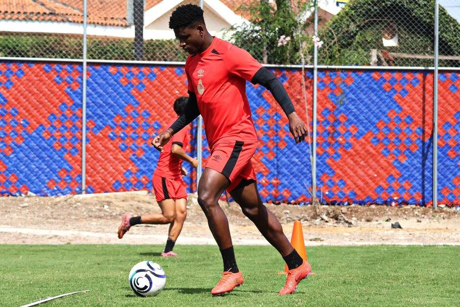 Japa todavía no ha conseguido marcar con los escarlatas en el torneo. (Foto: CSD Municipal) 
