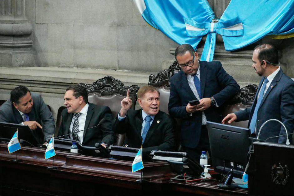 El presidente legislativo, Luis Contreras, atribuyó el estancamiento a la inasistencia de diputados y a discusiones prolongadas. (Foto: Wilder López/Soy502) 