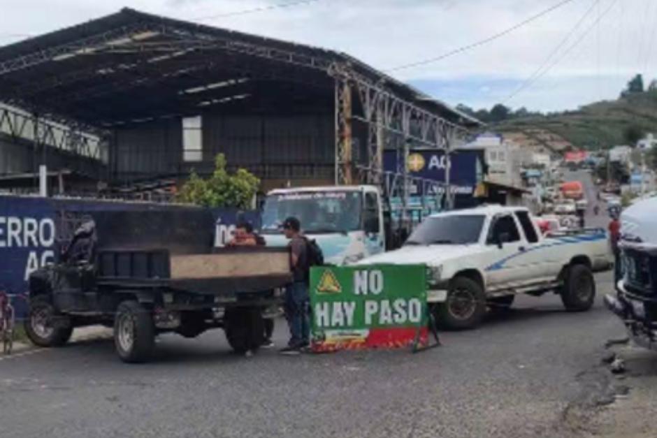 Manifestantes protestan y bloquean el paso vehicular desde las primeras horas de este martes. (Foto: Redes sociales)(Foto: Redes Sociales)