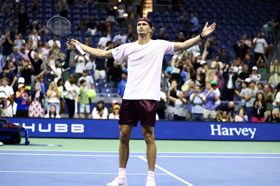 Zverev descarga toda su emoción tras completar su remontada ante Sonego. (Foto: AFP)