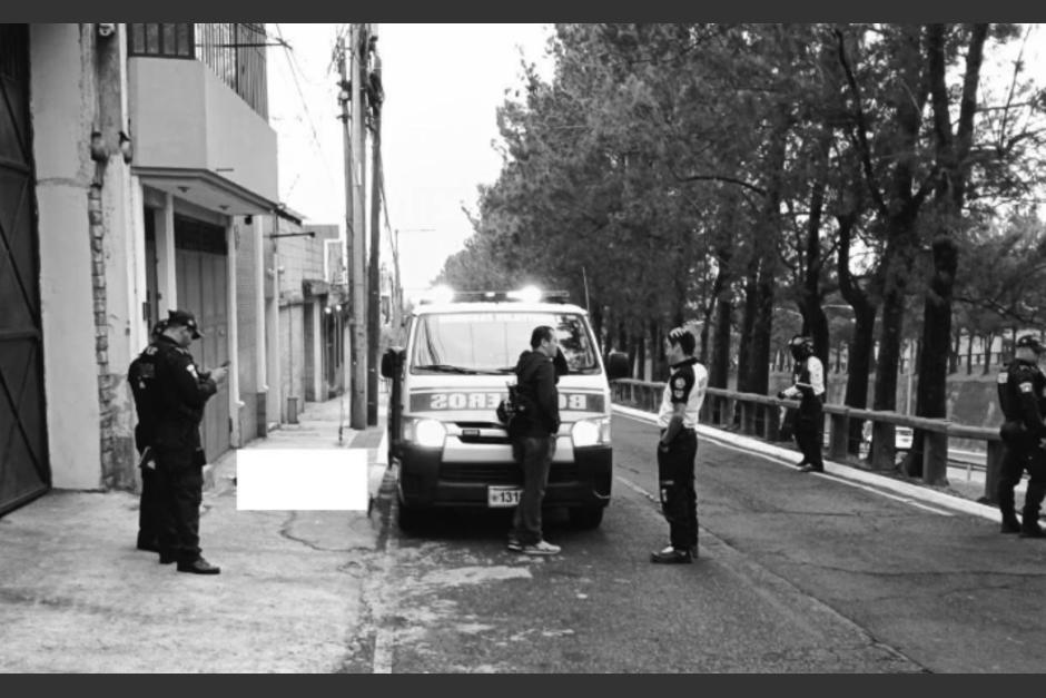 El cuerpo fue hallado sobre la banqueta. (Foto: Vía: Amílcar Montejo)