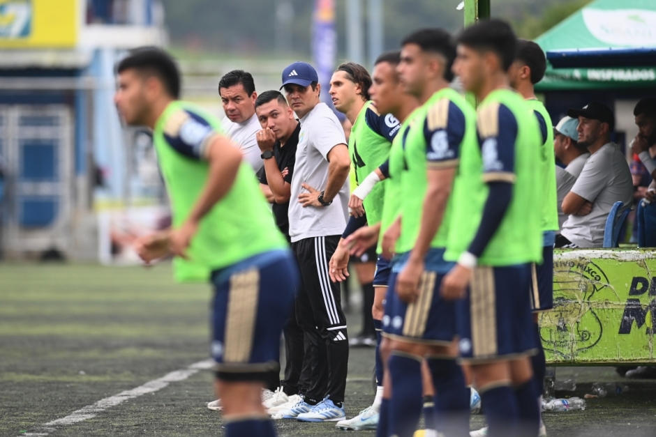 La alineación de seis jugadores extranjeros pone en riesgo el punto ganado en el estadio Santo Domingo. (Foto: Pedro Pablo Mijangos)