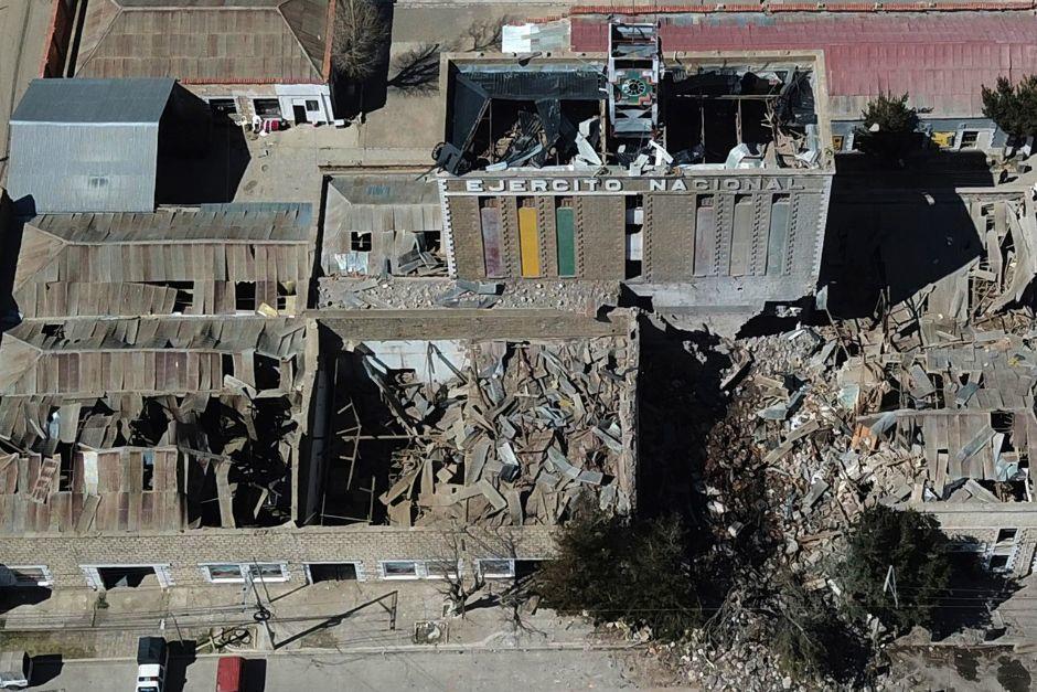Varios sectores aledaños resultaron afectos por la fuerte explosión. (Foto vía: AFP)
