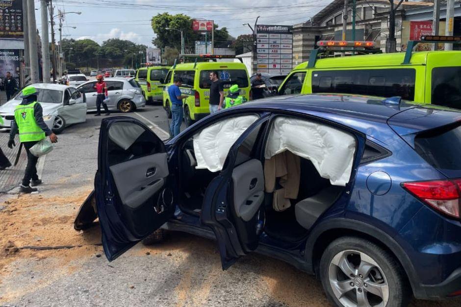 El accidente ha bloqueado el paso sobre la ruta. (Foto vía: Bomberos Municipales)