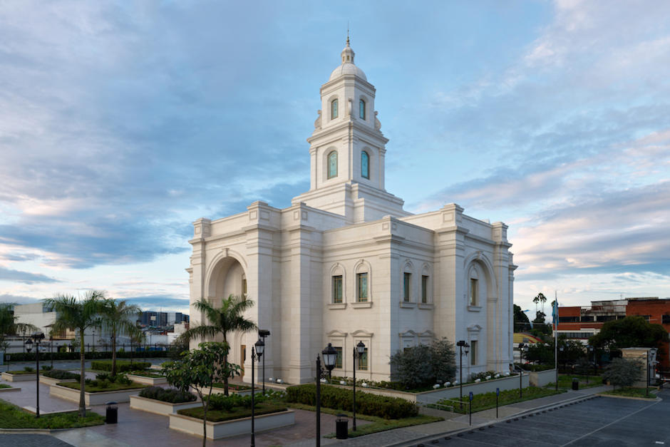  Así luce el Templo Miraflores en su celebración de puertas abiertas recibiendo a miles de visitantes. (Foto: Iglesia de Jesucristo de los Santos de los Últimos Días)