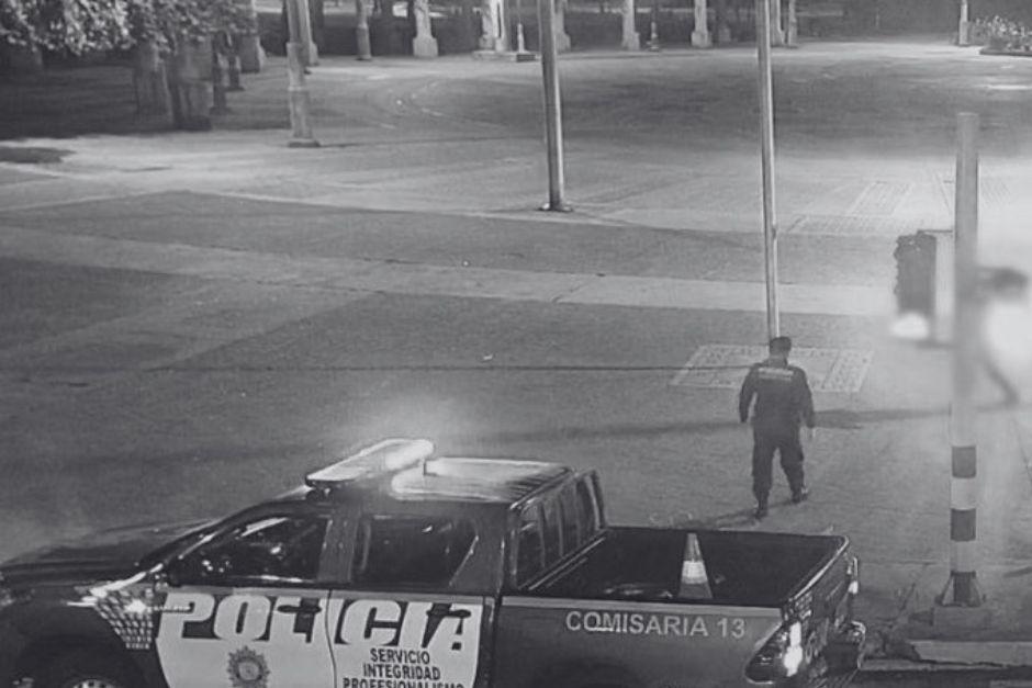 Un motorista murió al accidentarse en la Plaza del Obelisco. (Foto vía: Amílcar Montejo)