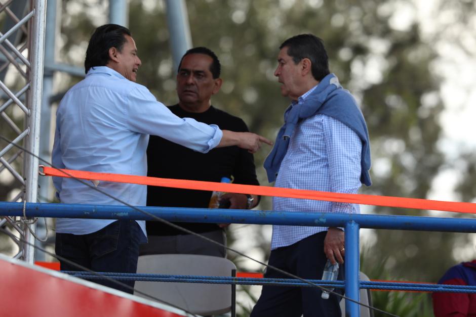 Luis Fernando Tena asistió al partido de Municipal ante San Pedro el domingo. (Foto: Nuestro Diario)