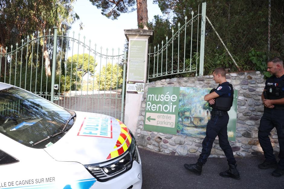 Los ladrones ingresaron durante la madrugada al museo Renoir. (Foto: AFP)