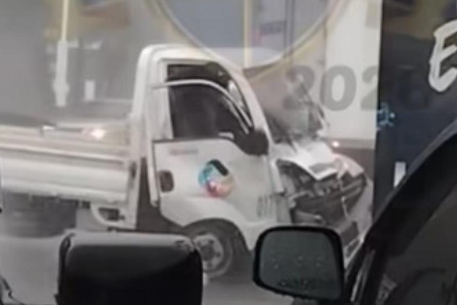 El video muestra cómo se maniobró para rescatar al conductor de un camión. (Foto: Captura de video)