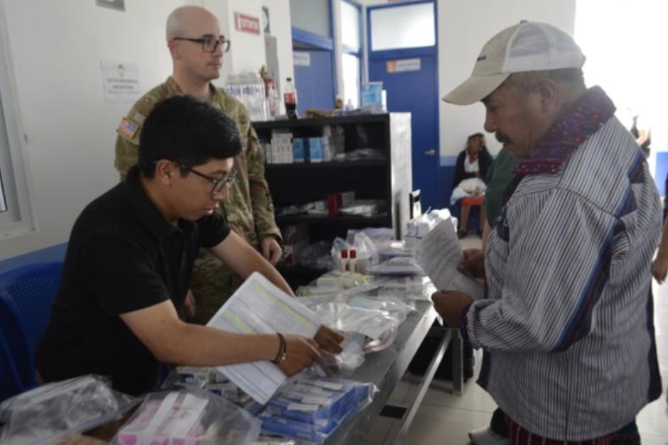 Se entregan medicamentos durante las consultas médicas. (Foto: Jose Gomez)