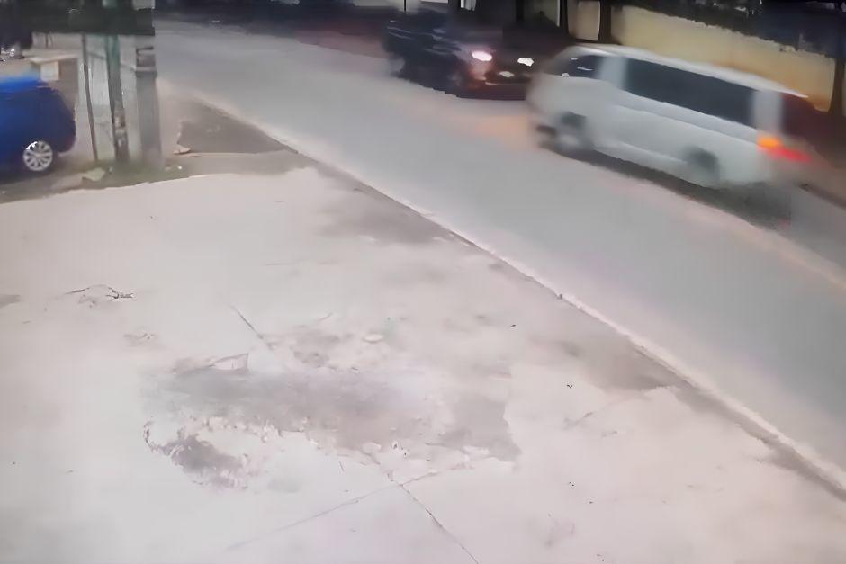 El percance vial quedó evidenciado por una cámara de seguridad. (Foto: Captura de video)