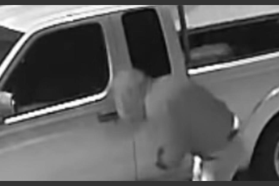 El momento fue captado por una cámara de seguridad. (Foto: captura de video)