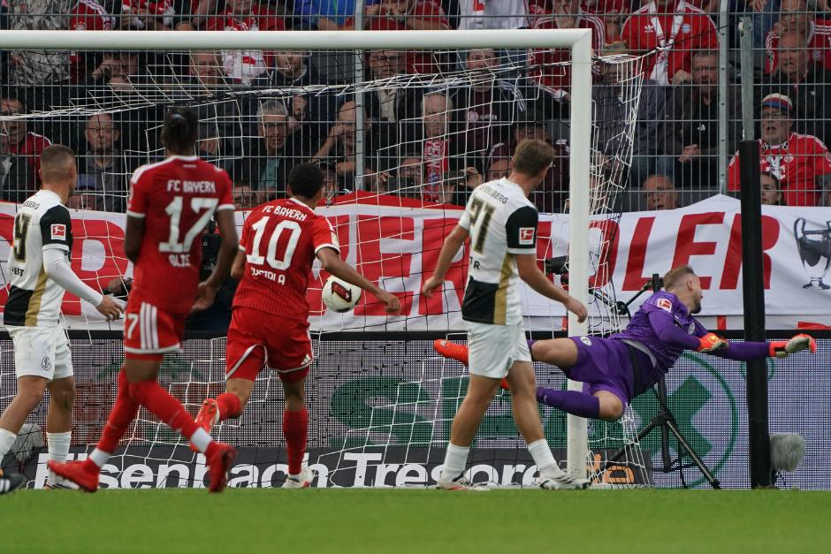 El delantero inglés Harry Kane hizo este gol para el triunfo del Bayern Munich. (Foto: AFP)