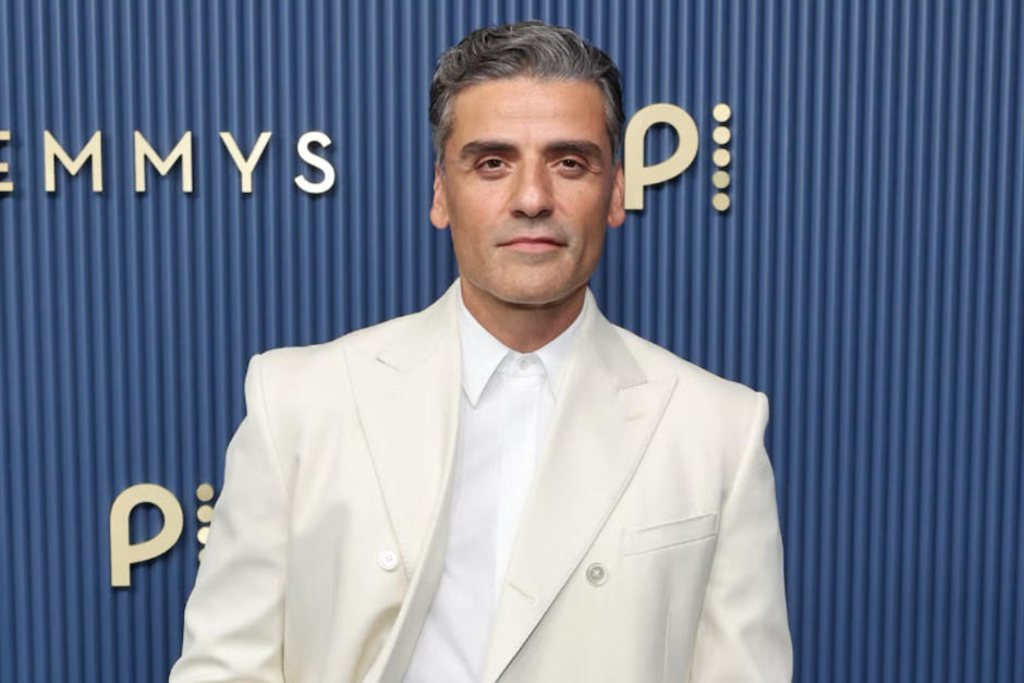 Oscar Isaac hizo su aparición en los Emmy. (Foto: AFP)