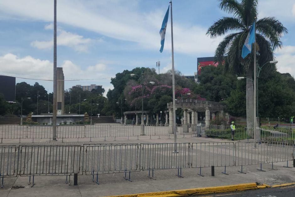 La Plaza del Obelisco se encuentra cerrada y no tendrá encendido de antorchas este año. (Foto: Jorge Senté/Colaborador)