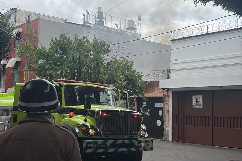Bandas tuvieron que desviarse debido a las acciones de prevención realizadas por Bomberos Municipales. (Foto: Reychel Méndez)