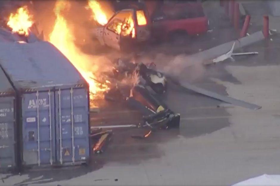 El helicóptero provocó un incendio tras estrellarse en Los Ángeles, Estados Unidos. (Foto: Captura de video de Cadena SER)
