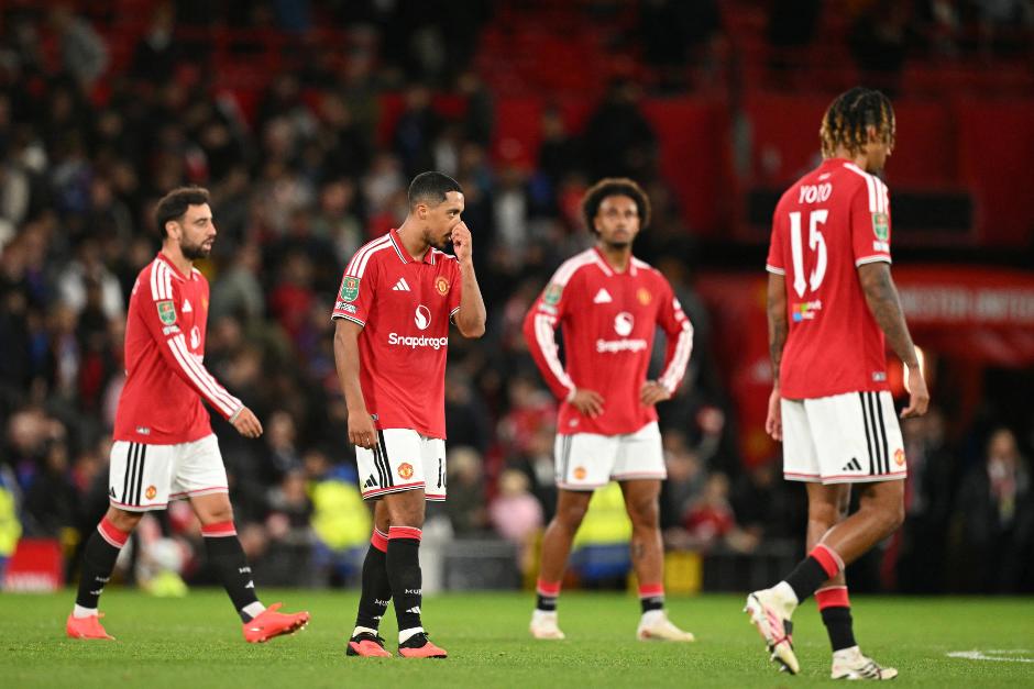 Los red devils no levantan cabeza y, tras perder el derbi de Mánchester el fin de semana, ahora cayeron eliminados del primer torneo copero de la temporada en Inglaterra. (Foto: AFP)
