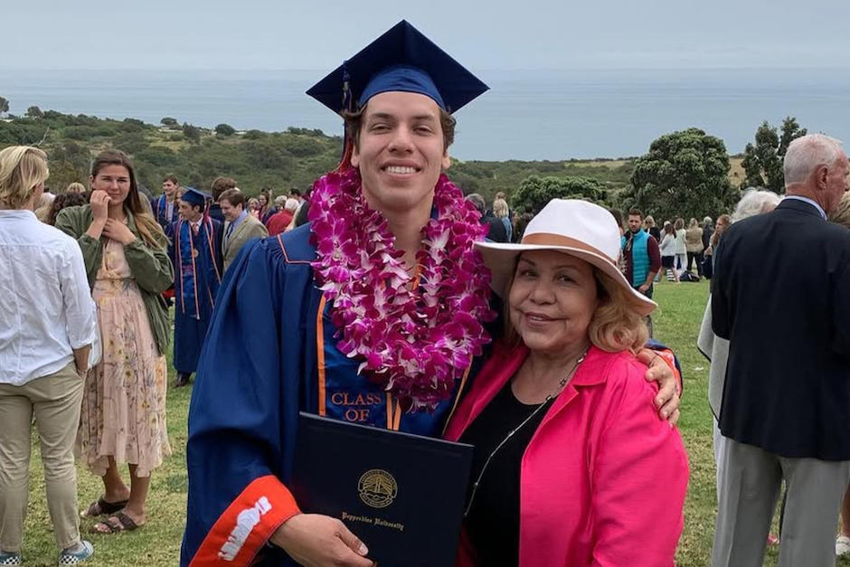 Joseph Baena celebra el "Mes de la Herencia Hispana" afirmando su orgullo por su madre guatemalteca. (Foto: Instagram)