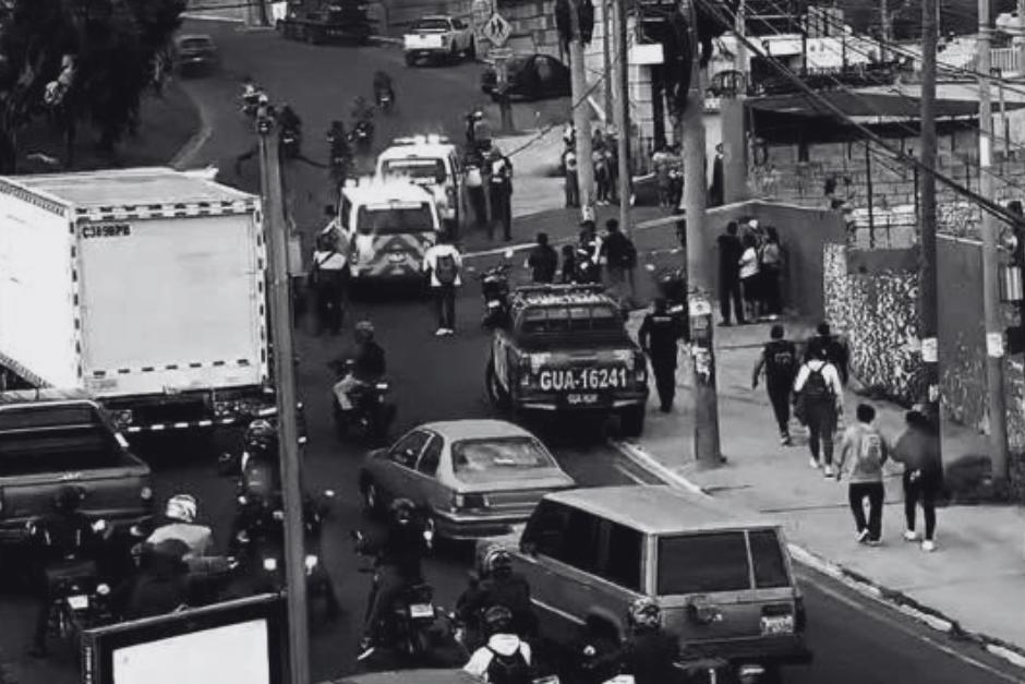 El ataque armado dejó a un hombre sin vida sobre la cinta asfáltica. (Foto: RRSS)
