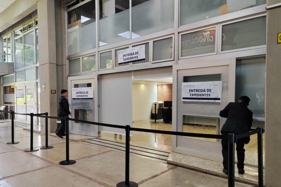 La Comisión de Postulación para CGC recibió las pruebas de descargo de los 18 aspirante a jefe de la CGC señalados por la sociedad civil. (Foto: Guatemala Visible/Soy502)
