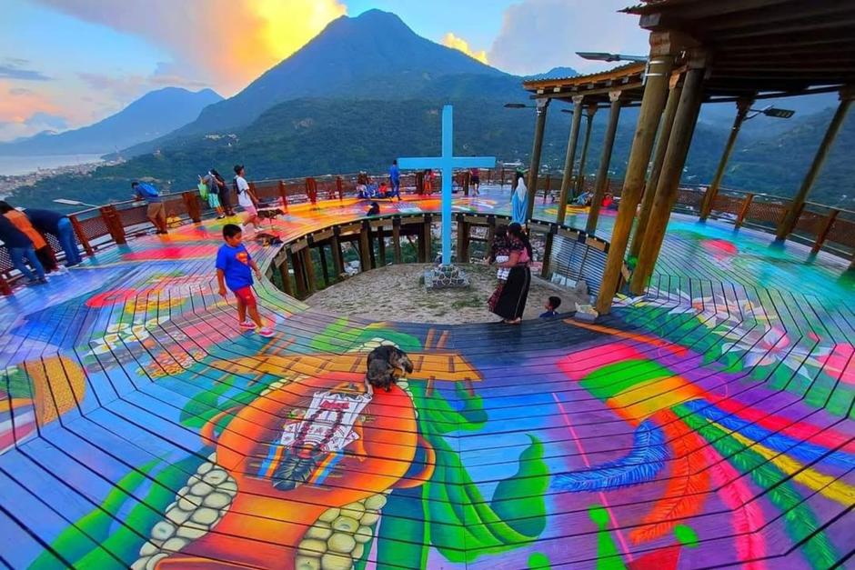 Los colores armonizan con el paisaje que rodea al mirador. (Foto: FB Mirador Kaqasiiwaan)