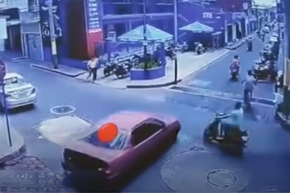 El accidente de tránsito quedó grabado por una cámara de seguridad. (Foto: Captura de video)