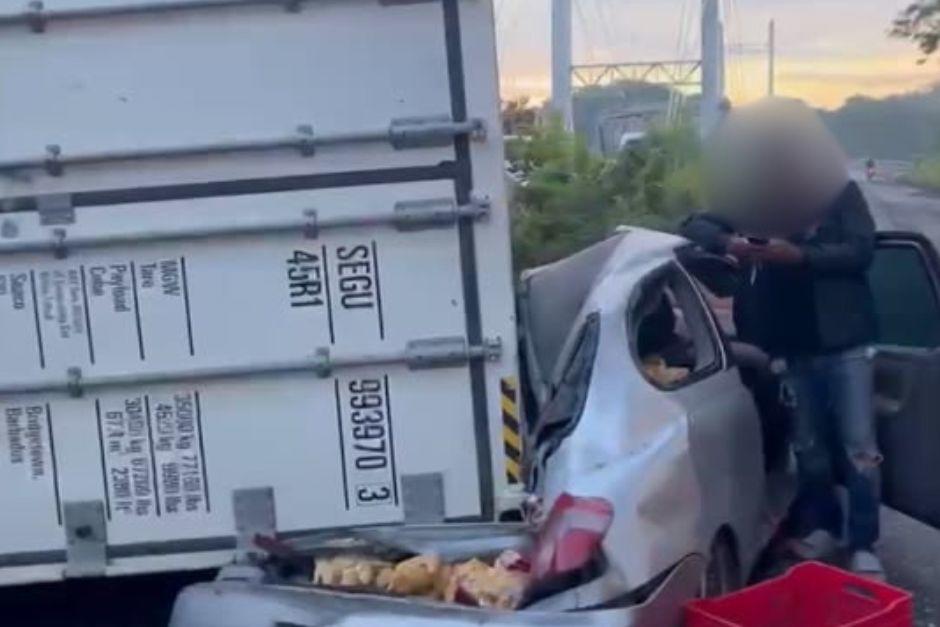 El accidente se registró en horas de la mañana del viernes. (Foto vía: captura de video)