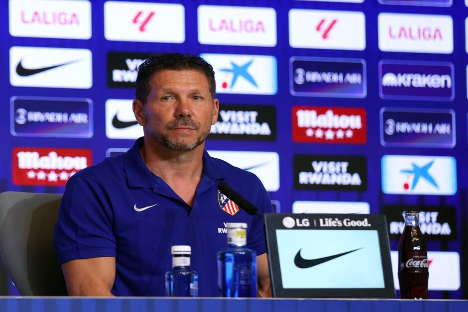 Con plena seriedad, el "Cholo" dio sus opiniones sobre el derbi madrileño. (Foto: Atlético de Madrid) 