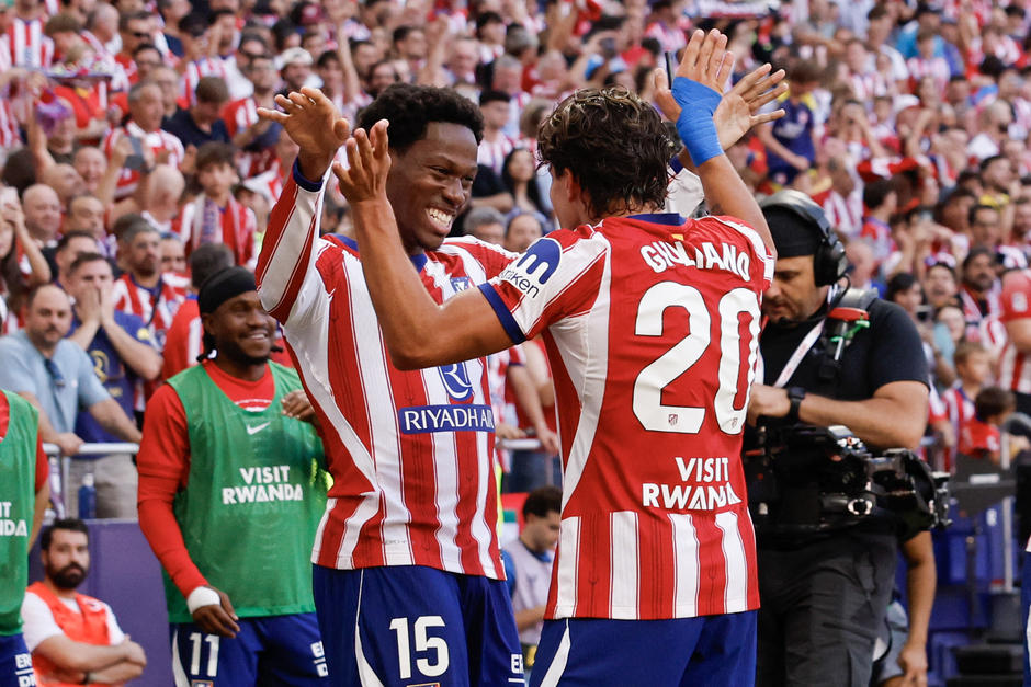 David celebrando con Giuliano el segundo gol del cuadro colchonero. (Foto: AFP) 