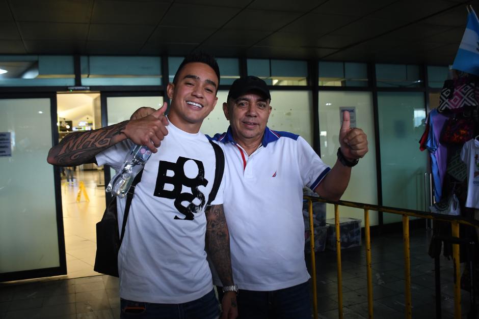 Don "Lelo" Santis acompañó a su hijo Óscar al aeropuerto. (Foto: Rudy Martínez / Nuestro Diario)
