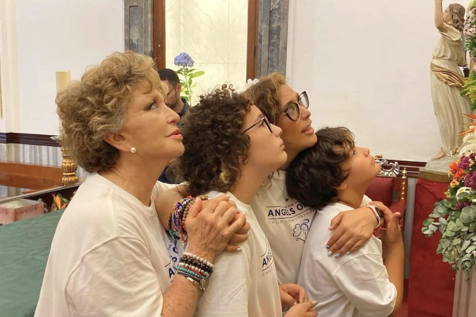 La familia sorprendió con su llegada al templo en el centro de la ciudad. (Foto: Hermandad de Cristo Rey)
