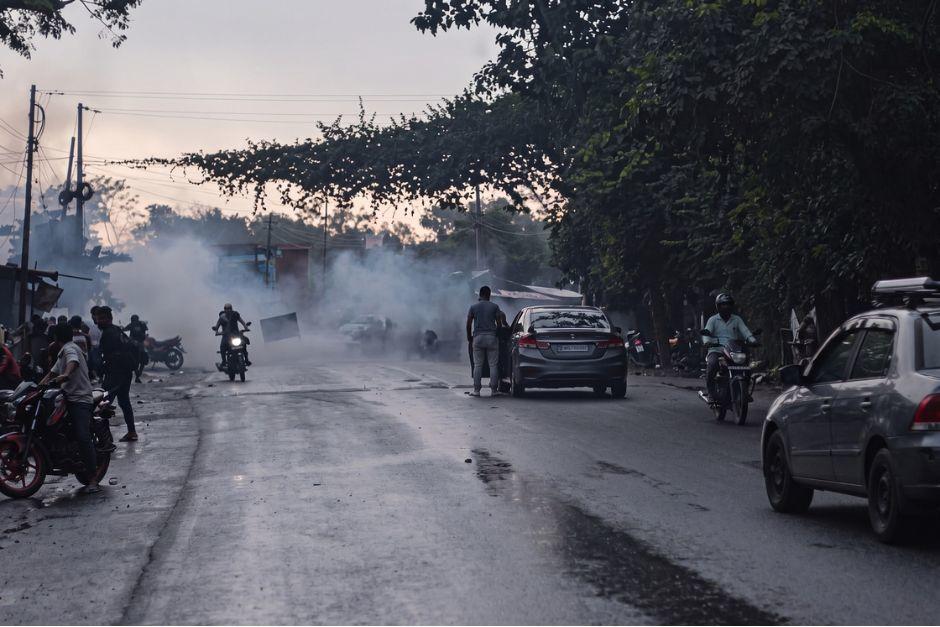 Vecinos de la aldea Cabañas, Nuevo San Carlos, Retalhuleu, bloquearon el paso vehicular en protesta por la falta de energía eléctrica. (Foto: Redes sociales/Spy502)