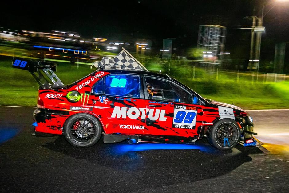 La dupla integrada por, Marco y Juanes Morales, padre e hijo, ya sabe lo que es triunfar en carreras nocturnas, esto debido a su experiencia en estas condiciones de carrera. (Foto: BRT)