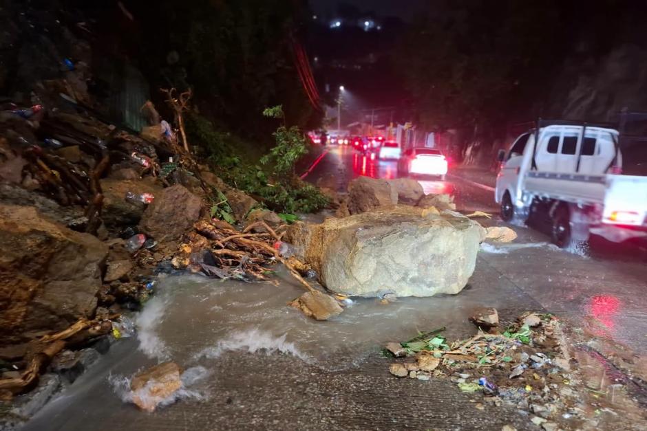 El tránsito podría dificultarse momentáneamente debido a la obstrucción de uno de los carriles. (Foto: PMT Mixco)