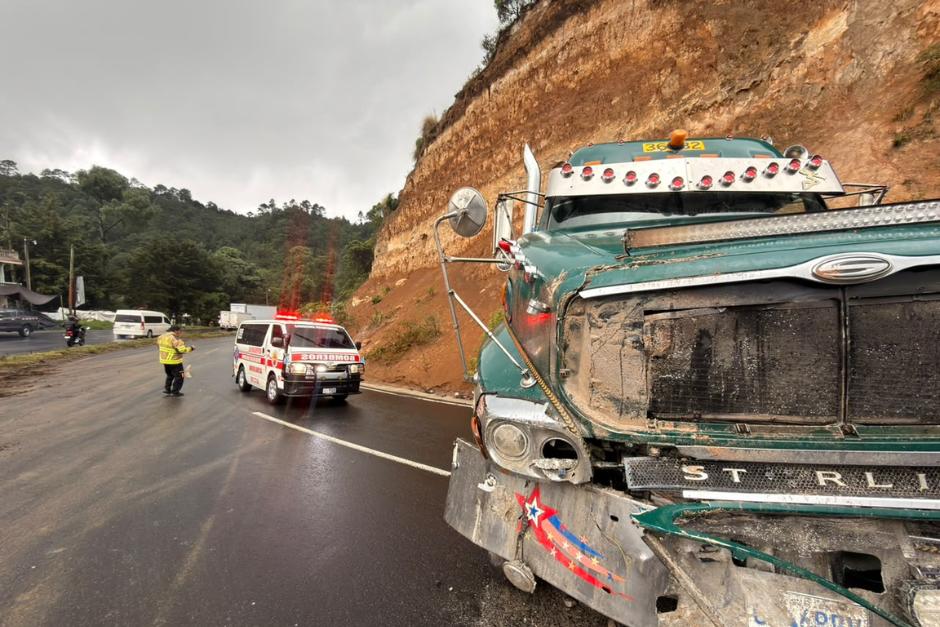 Tras perder el control, el vehículo de carga pesada se accidentó y se incendió. (Foto: CVB)